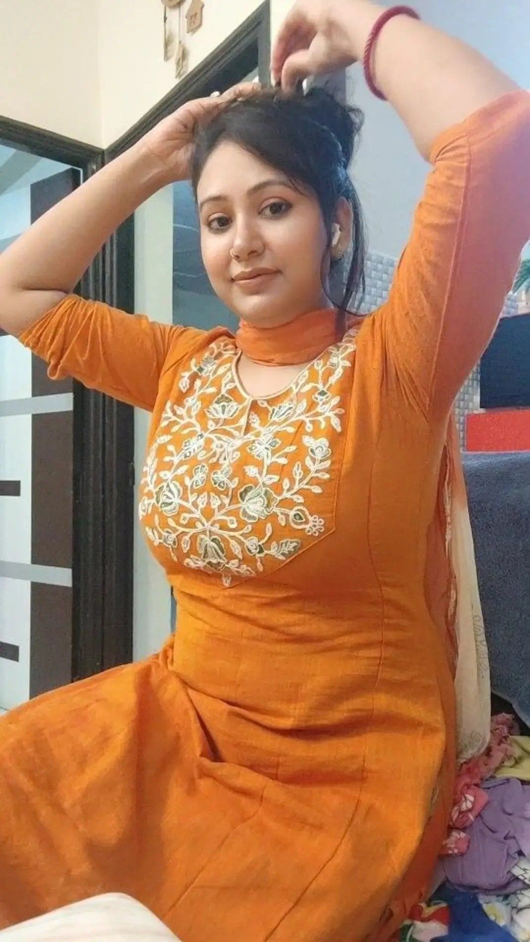 Ladies WhatsApp Number – Make Real Female Friends Online